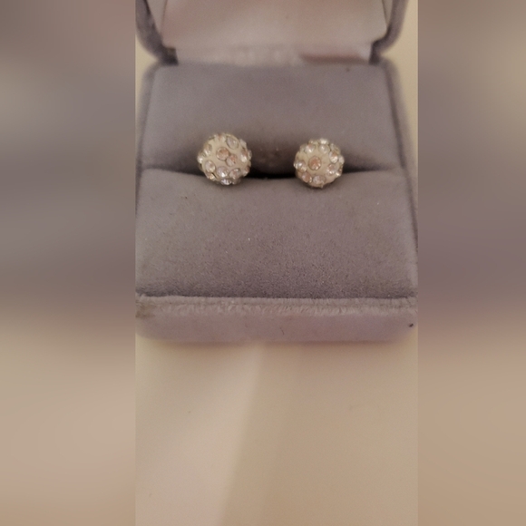 💚5/$25 Crystal Cluster Elegant Silver Stud Earrings Crystal Stud Earrings - Picture 3 of 3